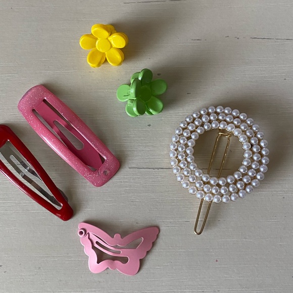 Y2k Urban Outfitters Brandy Melville assorted baguette and butterfly hair clips - Picture 2 of 3